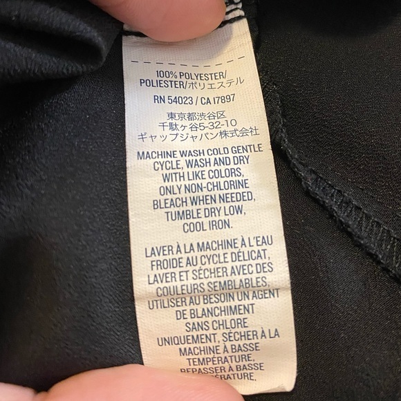 Old Navy Black Blouse with front pockets - Picture 4 of 4